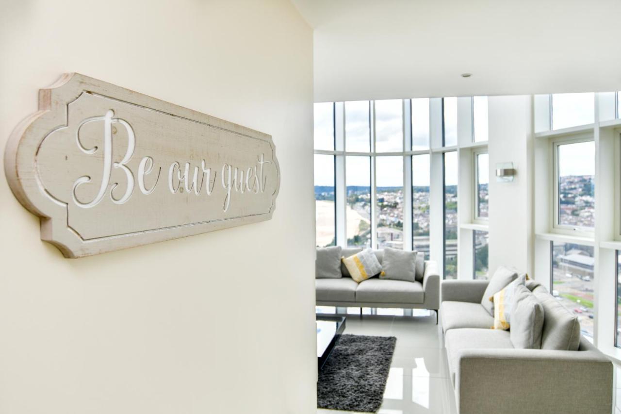 Just Stay Wales - Meridian Quay Penthouses Свонсі Екстер'єр фото
