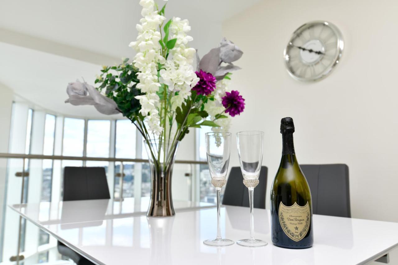 Just Stay Wales - Meridian Quay Penthouses Свонсі Екстер'єр фото