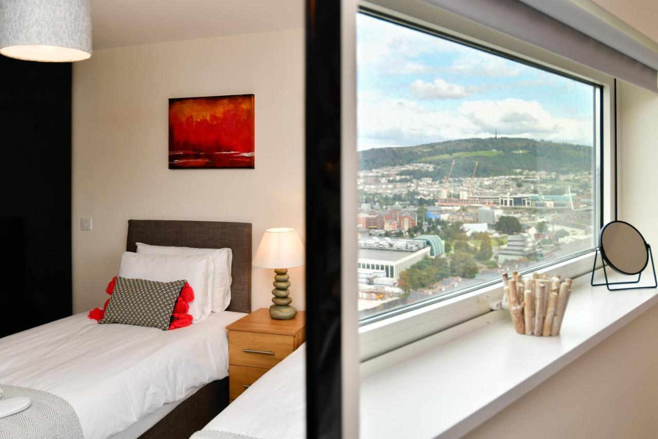 Just Stay Wales - Meridian Quay Penthouses Свонсі Екстер'єр фото
