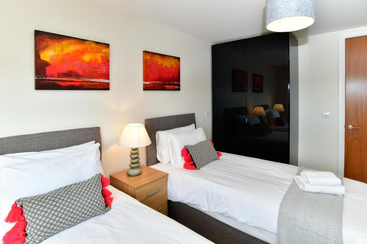 Just Stay Wales - Meridian Quay Penthouses Свонсі Екстер'єр фото