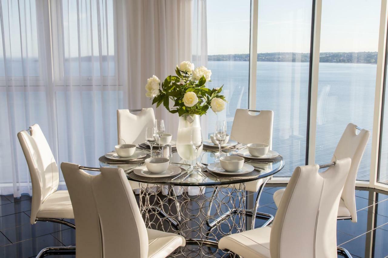 Just Stay Wales - Meridian Quay Penthouses Свонсі Екстер'єр фото
