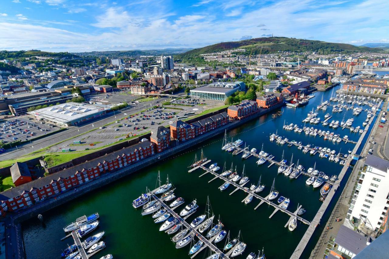 Just Stay Wales - Meridian Quay Penthouses Свонсі Екстер'єр фото