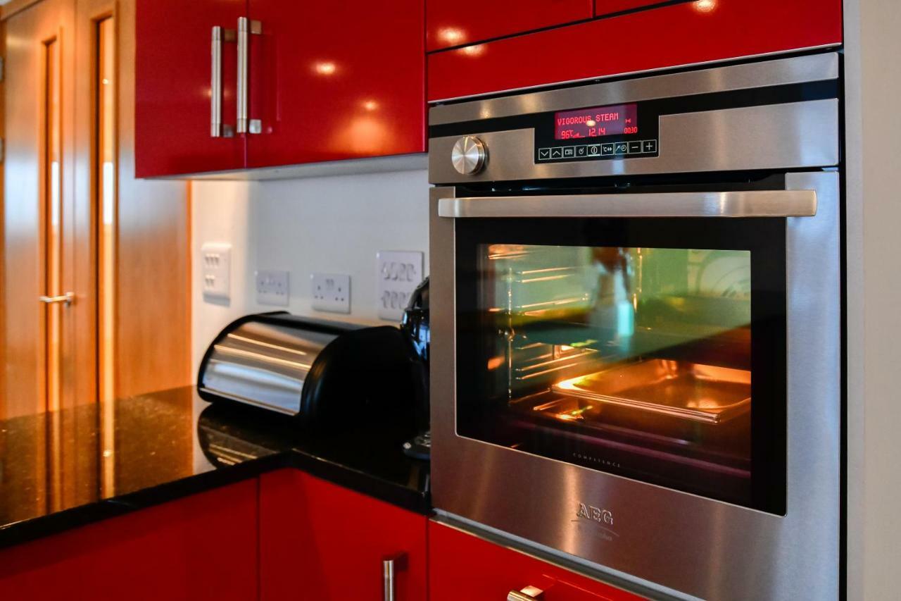 Just Stay Wales - Meridian Quay Penthouses Свонсі Екстер'єр фото