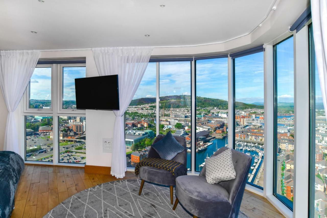 Just Stay Wales - Meridian Quay Penthouses Свонсі Екстер'єр фото