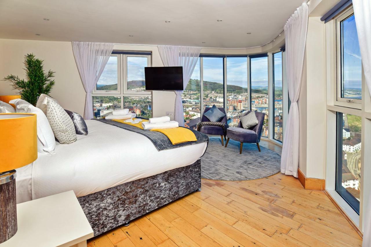Just Stay Wales - Meridian Quay Penthouses Свонсі Екстер'єр фото