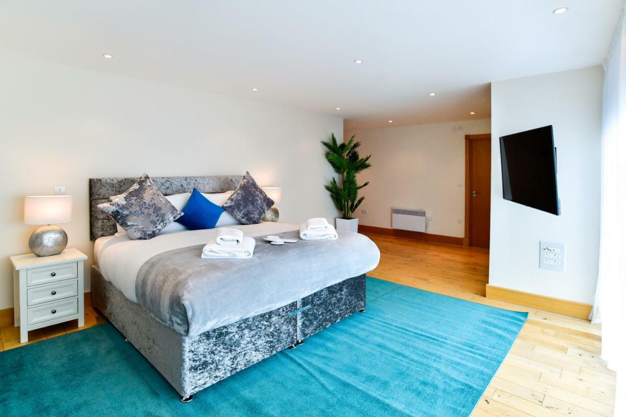 Just Stay Wales - Meridian Quay Penthouses Свонсі Екстер'єр фото